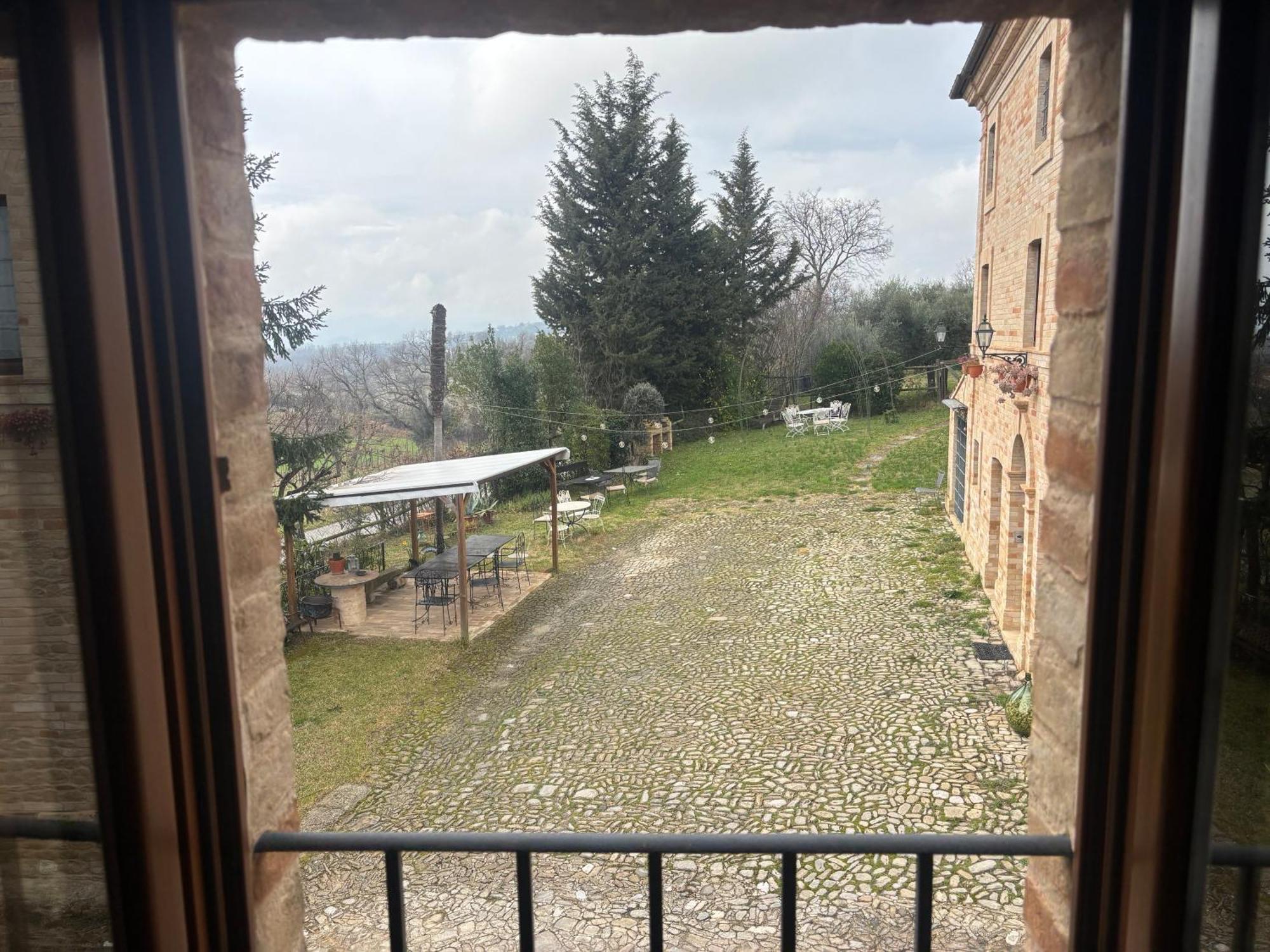 I Sassi Di San Giuseppe Montegiorgio Exterior foto